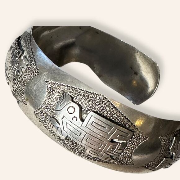 Mexican / Aztec 900 silver cuff bracelet - Picture 11 of 14